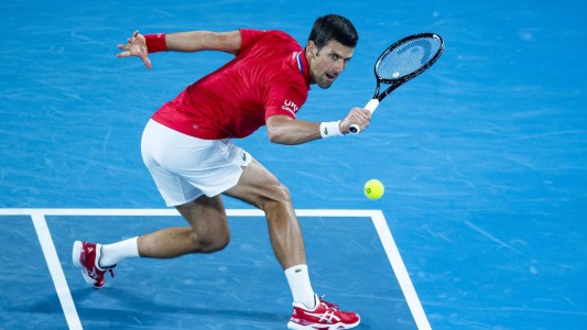 Djokovic comienza el Abierto de Australia superando con facilidad a Chardy