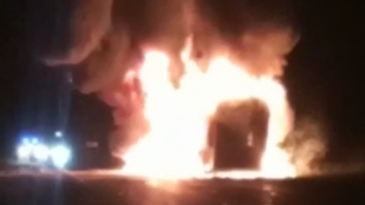 Fatal accidente en la ruta 11: se incendió una camioneta al colisionar con un micro