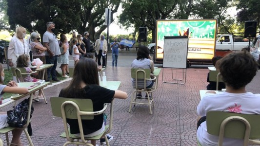 "Estamos a un mes y no hay certezas de cuántas horas y días van a ir los chicos a la escuela"