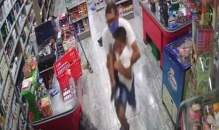 VIDEO: Un nene fue baleado en un intento de asalto a un supermercado
