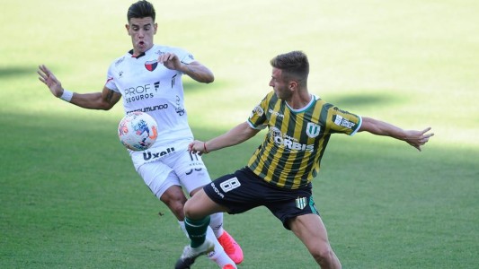 Colón goleó a Banfield y es el único puntero de su zona