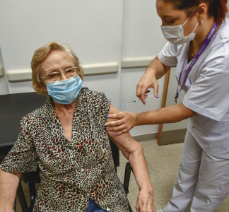 La vacunada número 1 millón en la Argentina es una mujer de 90 años