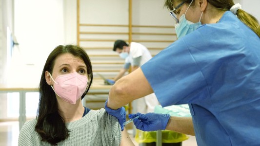 La vacunación docente comienza este miércoles en Santa Fe y Rosario