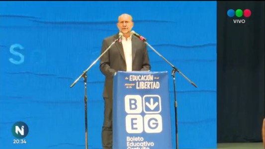 Perotti presentó el Boleto Educativo Gratuito en Santa Fe: ya hay más de 100 mil inscriptos