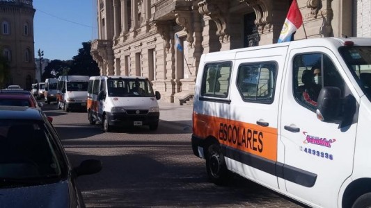 Transportistas escolares aumentan su tarifa un 50%