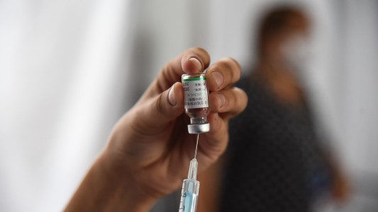 Avanza el operativo de vacunación contra el Covid 19 a odontólogos santafesinos