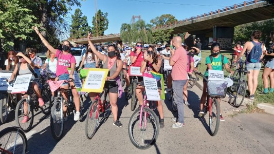 8M en Santa Fe: mujeres y disidencias realizaron una caravana y coparon la Plaza de Mayo