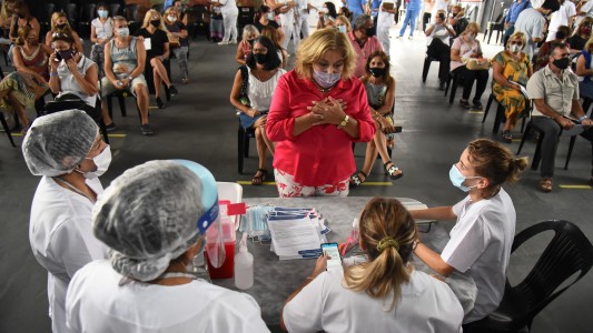 “Nuestra meta es terminar el viernes con la vacunación a docentes de nivel primario”