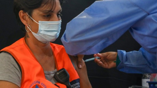 Con operativos simultáneos, se aplican de 11.000 a 16.000 vacunas diarias contra el Covid