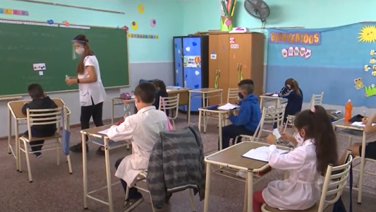 “A los chicos se los ve muy entusiasmados” en el primer día de clases presenciales