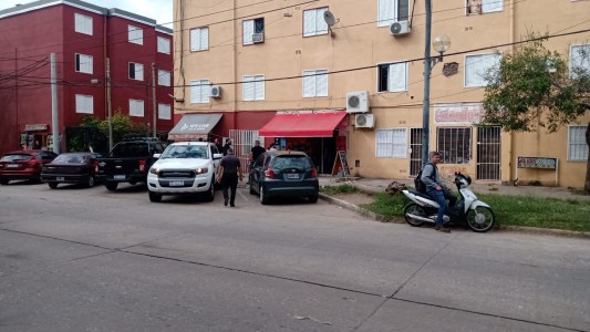 Operativo en Las Flores II: necesitaron 5 camionetas para trasladar la bebida alcohólica decomisada