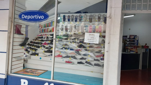 Rompieron la vidriera e ingresaron a robar en una zapatería del centro de la ciudad