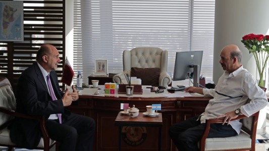 Perotti se reunió con los embajadores de Kuwait y Qatar en Argentina