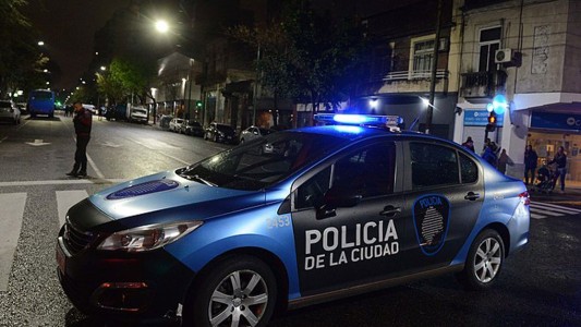 Al menos dos heridos tras un enfrentamiento durante una reunión de política partidaria en Barracas