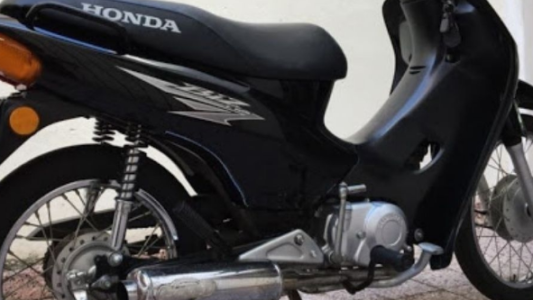 Seis delincuentes le robaron la moto a un trabajador de Urbafe