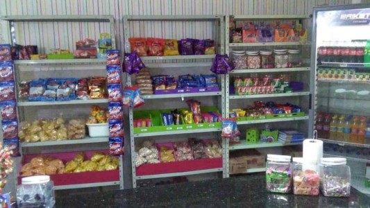 Cantineros escolares sostienen que su situación "es extrema"