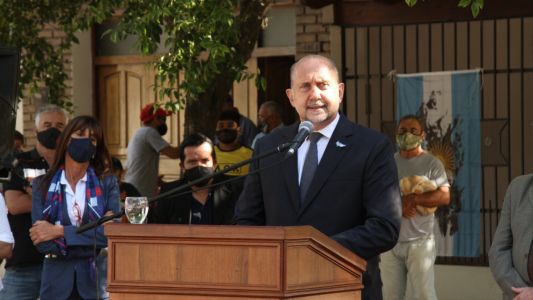 Perotti, a los caídos en Malvinas: "Están vivos, aquí y en nuestros corazones"