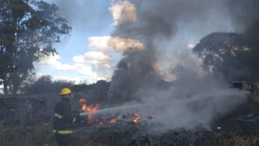 Fuego en un desarmadero de Recreo: se incendiaron cerca de 25 autos