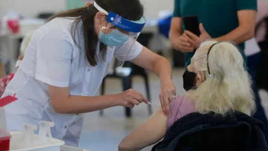 Santa Fe podría comprar vacunas recién el año que viene