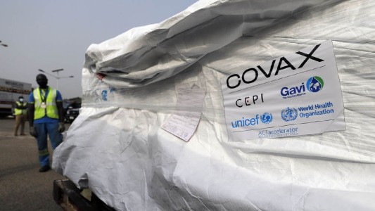 Llegaron al país 864 mil dosis de vacunas contra el coronavirus del Fondo Covax