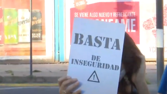 Marcha de vecinos reclamando seguridad en Barrio Mayoraz