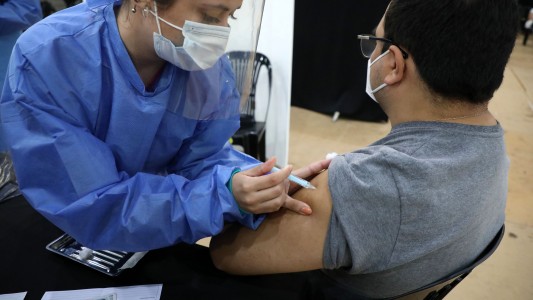 Salud distribuye las Sputnik que llegaron a Santa Fe y el miércoles se reanuda el operativo