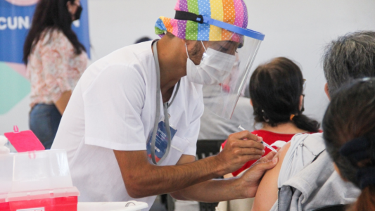 Con la llegada de 50.400 vacunas, se reanuda el operativo en la Esquina Encendida