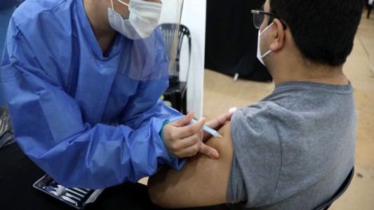 Continúan aplicando segundas dosis a docentes en el CEF 29