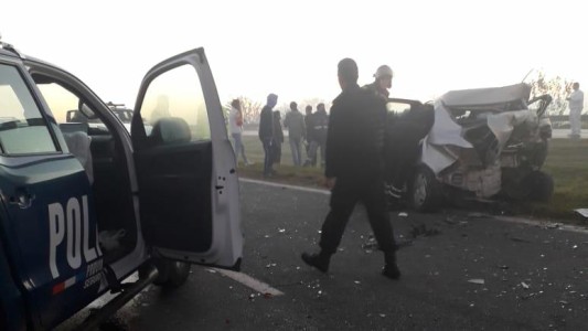 Violento choque en la autopista dejó cortada totalmente la vía