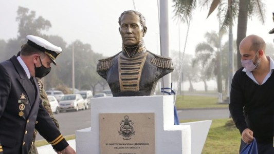 Se restauró y reinauguró el busto homenaje a Guillermo Brown