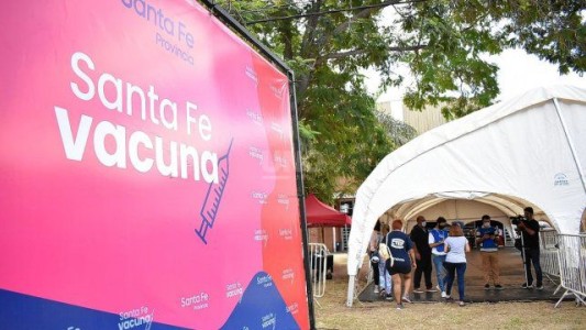 Largas colas en la Esquina Encendida: mucha gente asistió de manera anticipada