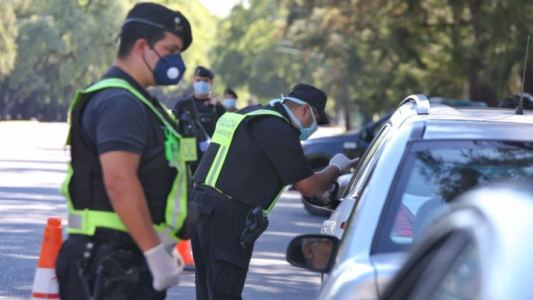 Restricciones: disponen 20 controles fijos en Santa Fe, Santo Tomé, Recreo y Rincón