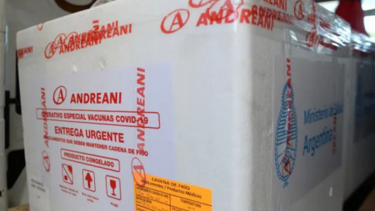 Llegaron 67200 vacunas de AstraZeneca que se destinarán a completar esquemas