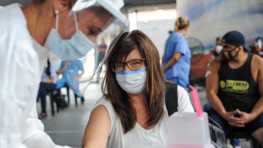 Sigue la campaña de vacunación en la Esquina Encendida, el CEF 29 y se agrega el Cemafe