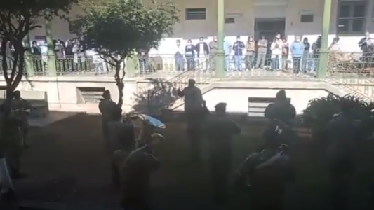 Homenaje a los héroes: la Banda del Liceo tocó para el personal de salud del Cullen