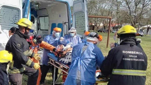 Abrazo simbólico de los Bomberos Voluntarios: piden ser vacunados