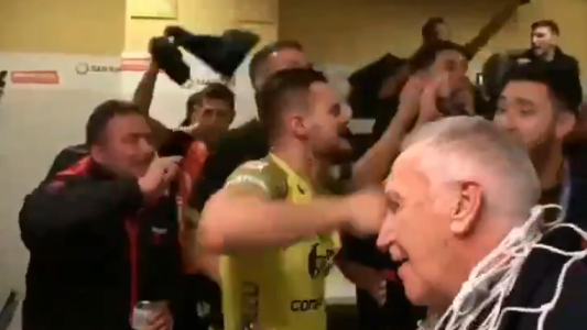 Videos: los festejos de Colón en el vestuario