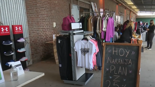 Comerciantes del shopping La Ribera se instalaron con sus productos en la galería a modo de protesta