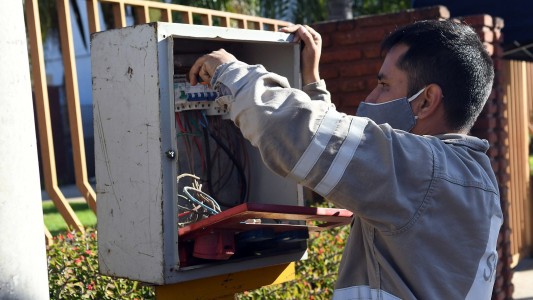 Colocaron nuevas bajadas de alimentación eléctrica en La Esquina Encendida