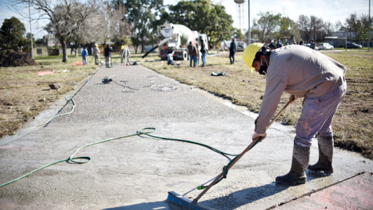 La plaza de Los Troncos se está convirtiendo en un espacio verde de calidad