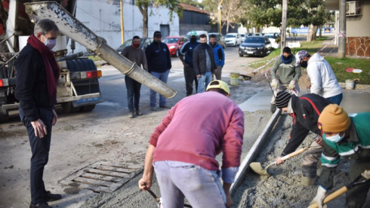 Jatón recorrió las obras de bacheo que se iniciaron en Candioti Sur