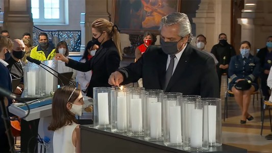 El presidente y gobernadores rindieron homenaje a las víctimas de la pandemia