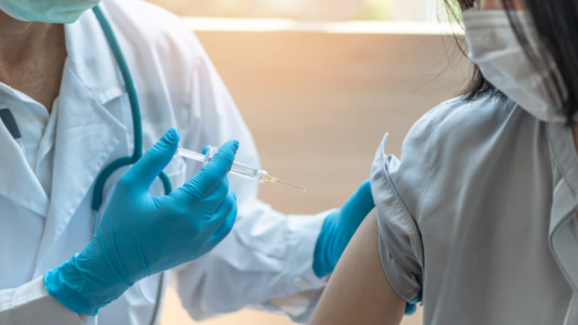 Covid: Se otorgaron más de 6 mil turnos para vacunar este jueves