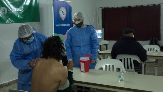 Covid-19: comenzó un dispositivo de vacunación para personas en situación de calle