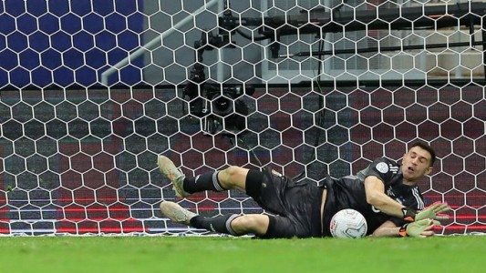 Dibu Martínez llevó a la Argentina a la final de la Copa América