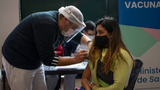 Desde el mediodía, casi 3000 santafesinos recibirán su primera dosis contra el Covid