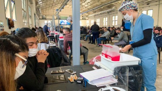 Desde la provincia solicitan a los jóvenes que se inscriban para recibir la vacuna