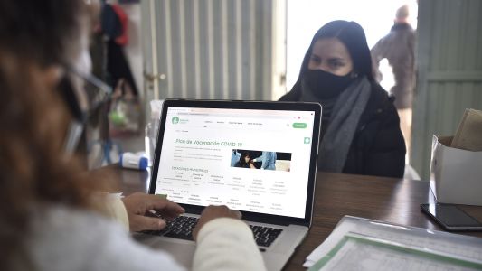 Programa municipal de inscripción para que todos los vecinos accedan a la vacunación