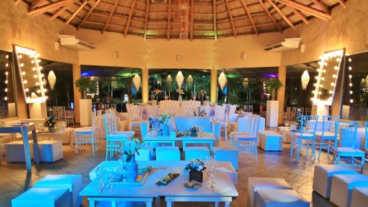 "Habilitar fiestas sin baile es como habilitar casinos sin poder apostar o el fútbol sin pelota"