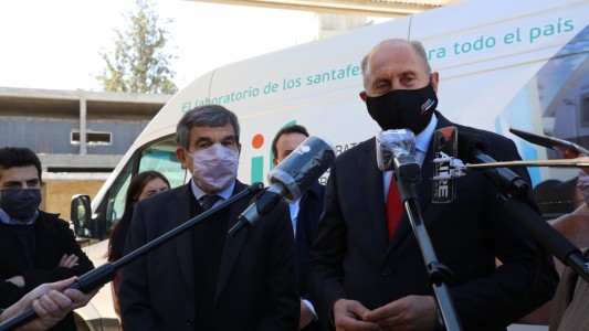 Perotti y el ministro Salvarezza recorrieron el Laboratorio Industrial Farmacéutico